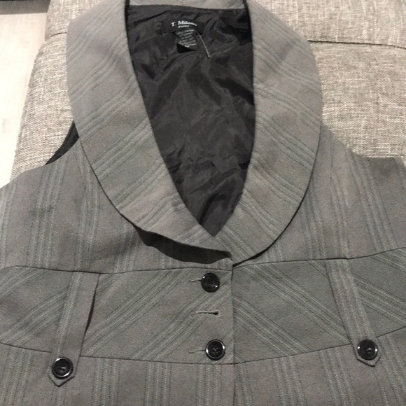 Vest and skirt - Picture 3 of 4